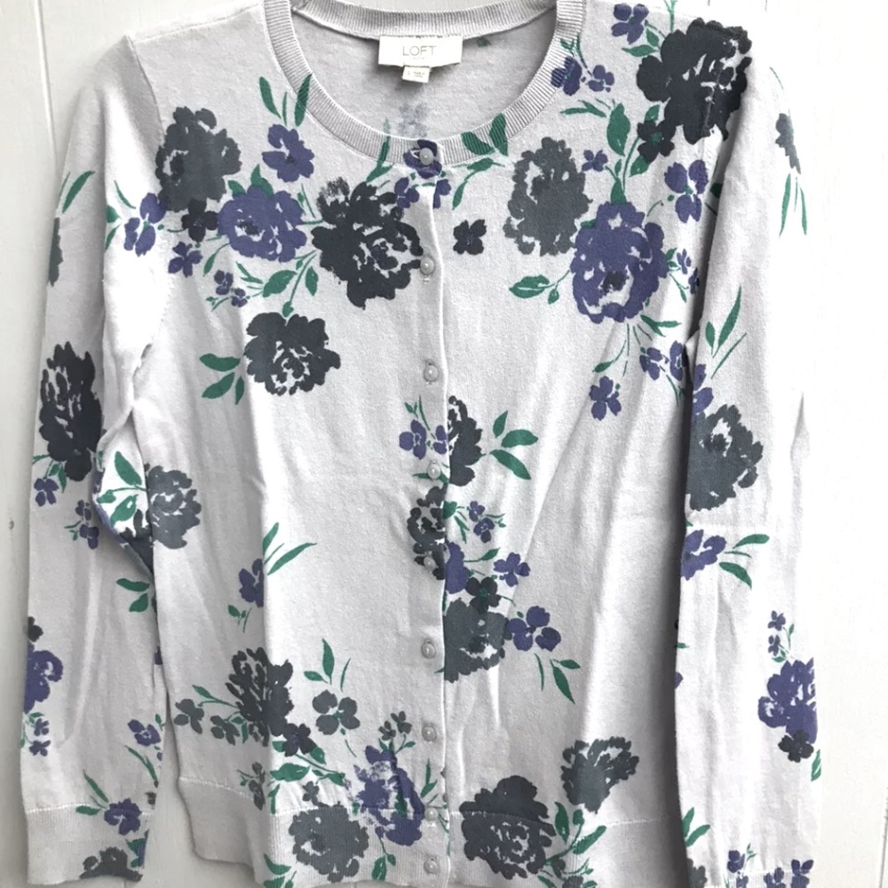 Loft Outlet Lightweight Cardigan Sweater. Light Gray with Floral. Size S.   NWT.